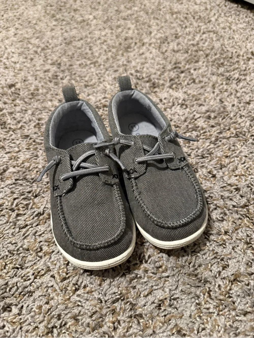 Cat & Jack comfortable gray